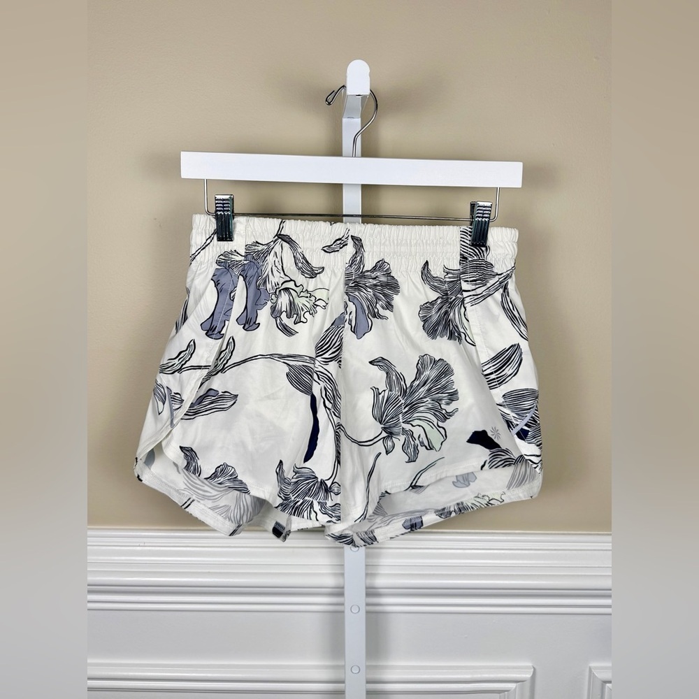 Athleta Print Racer Run Short in Floral Nouveau Size XS - Picture 2 of 12